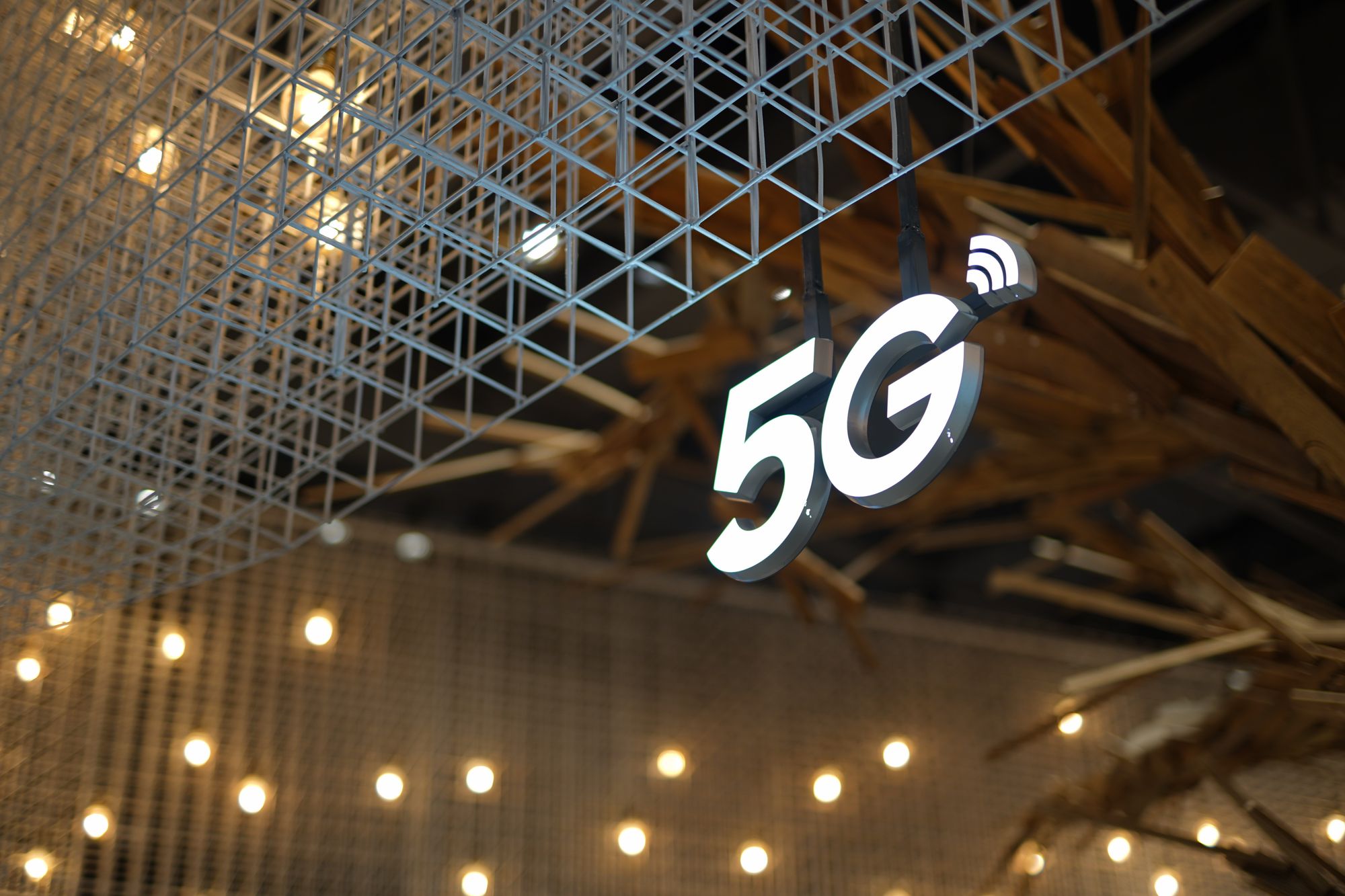 🚀 5G vs. WLAN: Der Technologie-Gamechanger für KMUs?